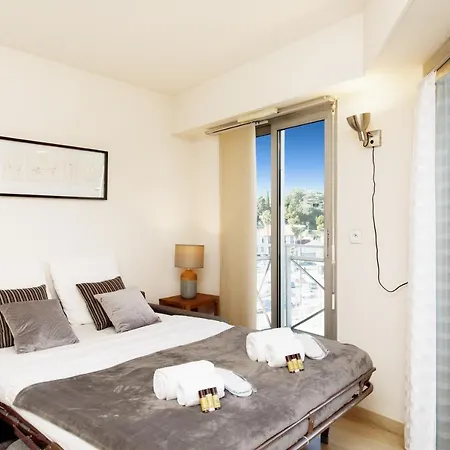 Colline Azur Yourhosthelper Cannes