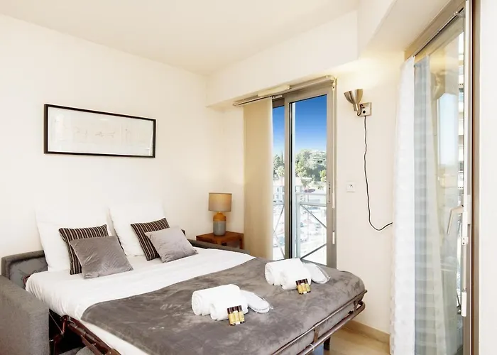 Colline Azur Yourhosthelper Cannes