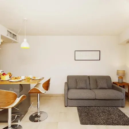 Colline Azur Yourhosthelper * 칸느